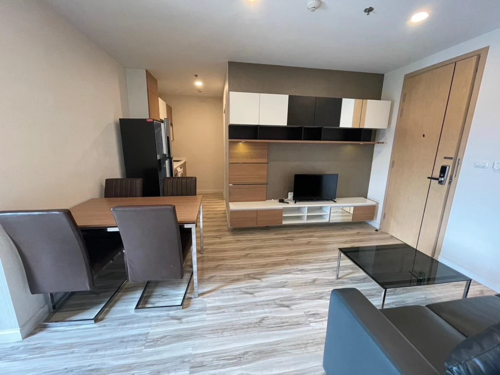 For rent Plus condo Sriracha, spacious room, lots of usable space, high floor, hurry up and reserve now, don't miss out.