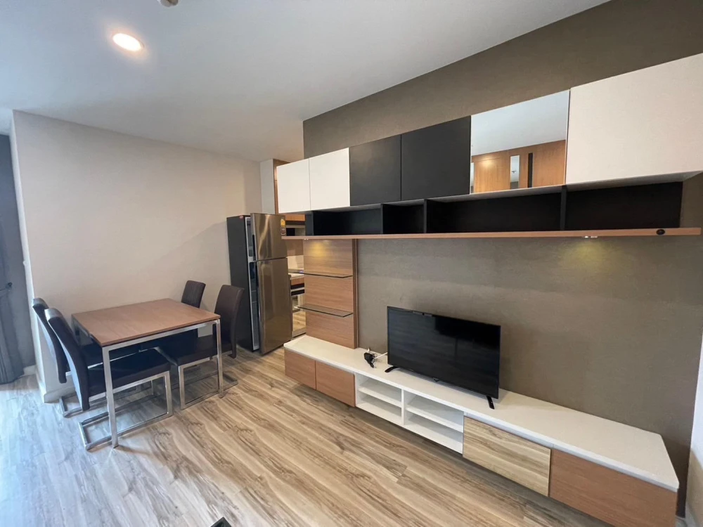 For rent Plus condo Sriracha, spacious room, lots of usable space, high floor, hurry up and reserve now, don't miss out.