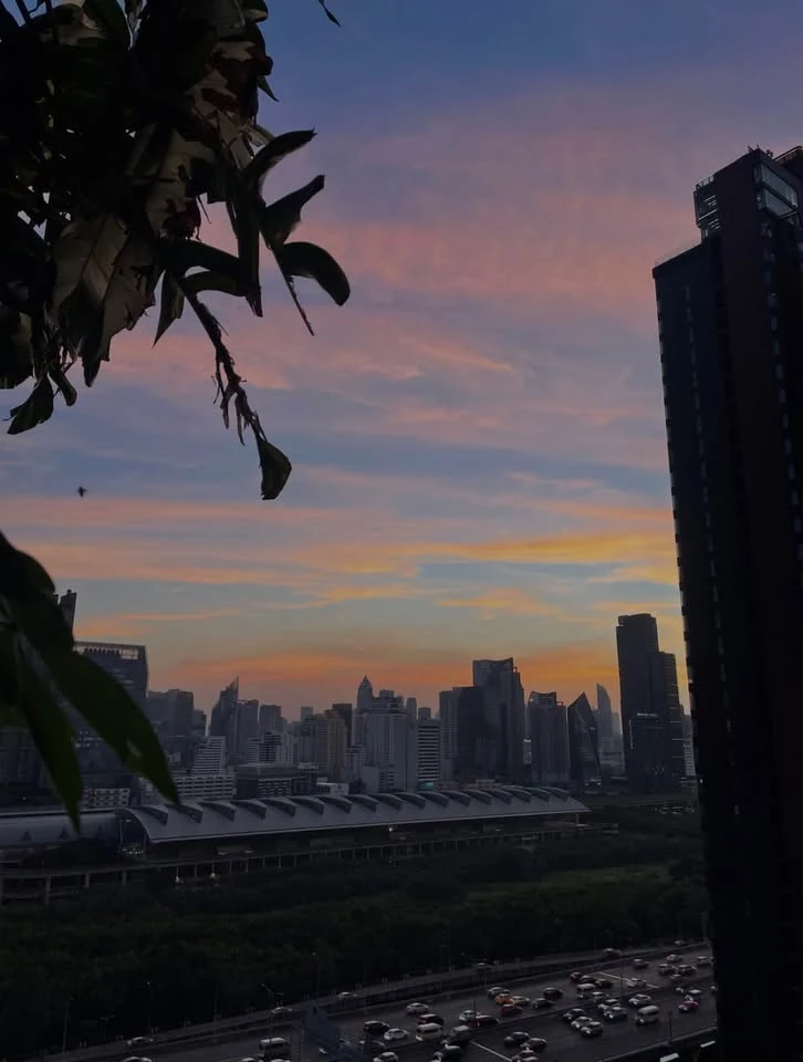 For rent Rhythm Asoke, 20th floor, corner room, fully furnished, furniture, electrical appliances, well built-in, book now