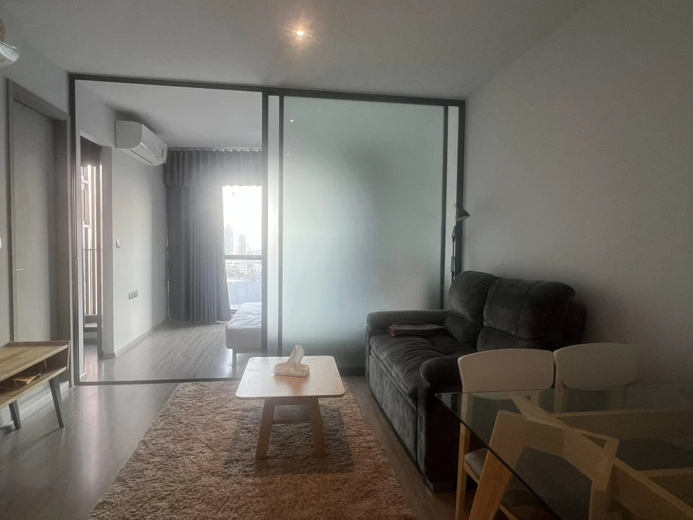 For rent Rhythm Ekkamai, a nice room with complete facilities. If you don't book, you'll regret it later.