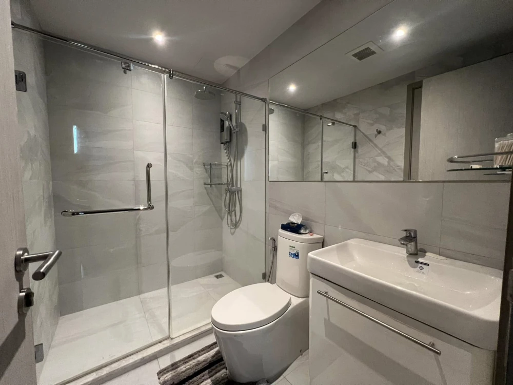 For rent Rhythm Ekkamai, a nice room with complete facilities. If you don't book, you'll regret it later.