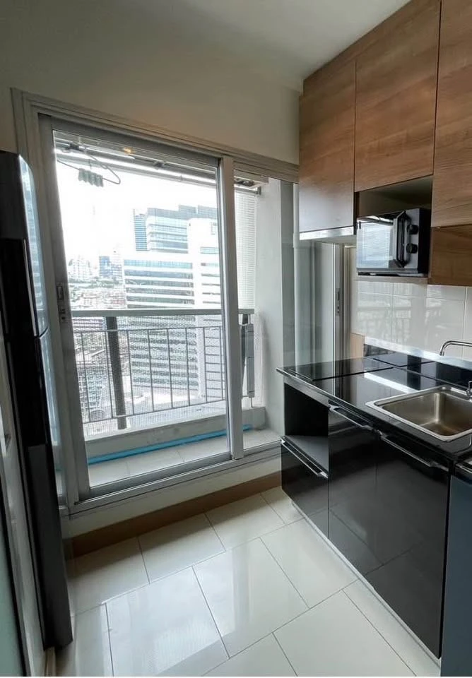 For Rent Rhythm Ratchada-Huai Khwang ห้องกว้างขวาง มาพร้อมพื้นที่ใช้สอย ครบจบที่นี่ รีบย้าย