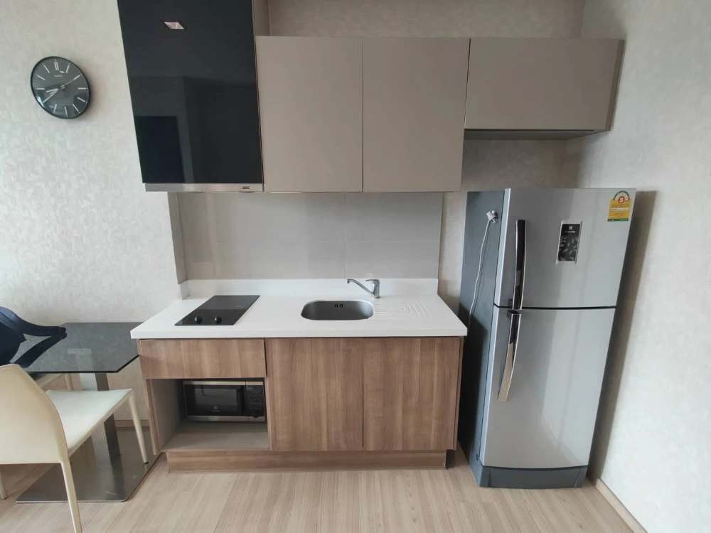 For rent: Rhythm Sathorn. Spacious and comfortable rooms with ample living space and complete amenities. Book now!