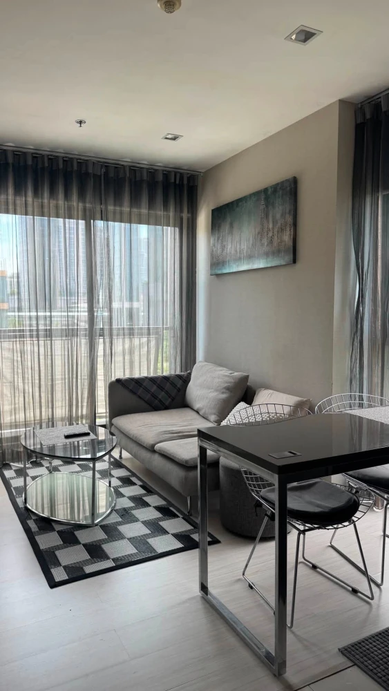 For Rent: Rhythm Sukhumvit 36-38 แต่งสวย เฟอร์ครบ มีอ่างอาบน้ำ หิ้วกระเป๋าเข้าอยู่ได้เลย