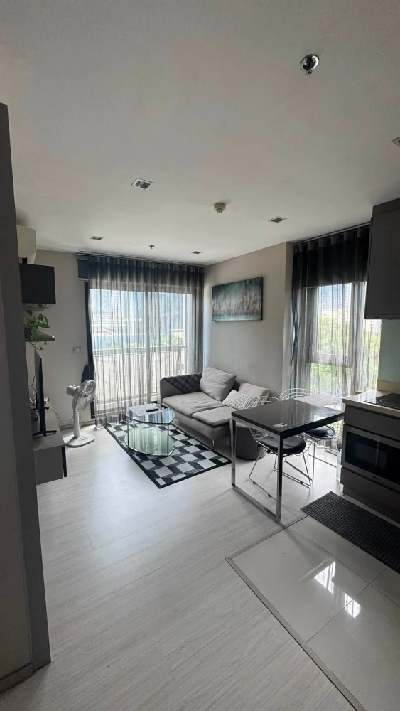 For Rent: Rhythm Sukhumvit 36-38 แต่งสวย เฟอร์ครบ มีอ่างอาบน้ำ หิ้วกระเป๋าเข้าอยู่ได้เลย