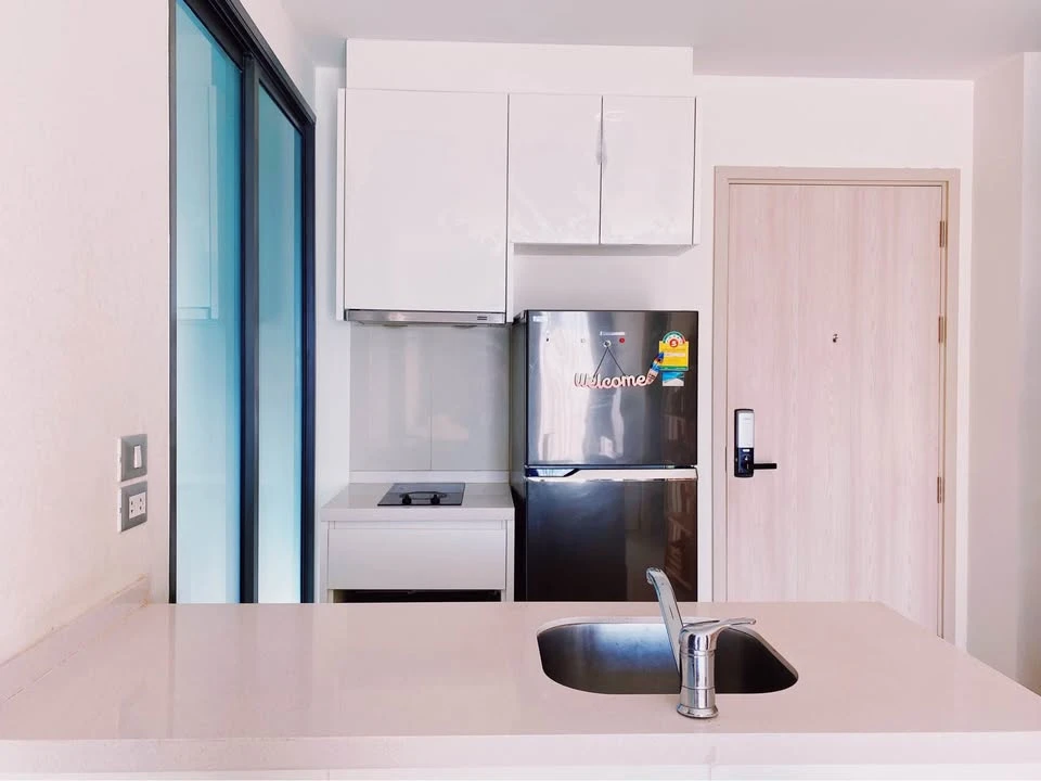 For rent Rhythm Sukhumvit 42 ห้องพร้อมอยู่ เฟอร ์เครื่องใช้ไฟฟฟ้าครบ ลากกระเป๋าเข้าอยู่ได้เลย