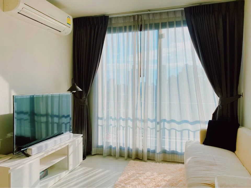 For rent Rhythm Sukhumvit 42 ห้องพร้อมอยู่ เฟอร ์เครื่องใช้ไฟฟฟ้าครบ ลากกระเป๋าเข้าอยู่ได้เลย
