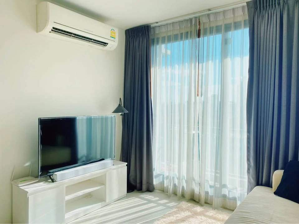 For rent Rhythm Sukhumvit 42 ห้องพร้อมอยู่ เฟอร ์เครื่องใช้ไฟฟฟ้าครบ ลากกระเป๋าเข้าอยู่ได้เลย