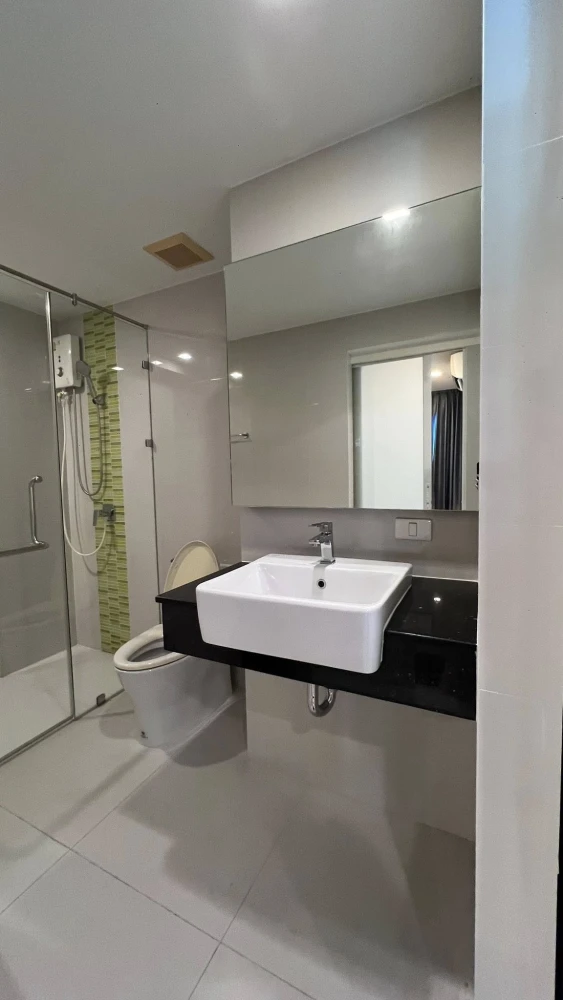 For rent Sonrisa condo, 2nd floor, garden view, very impressive common area, next to the sea, hurry and reserve now.