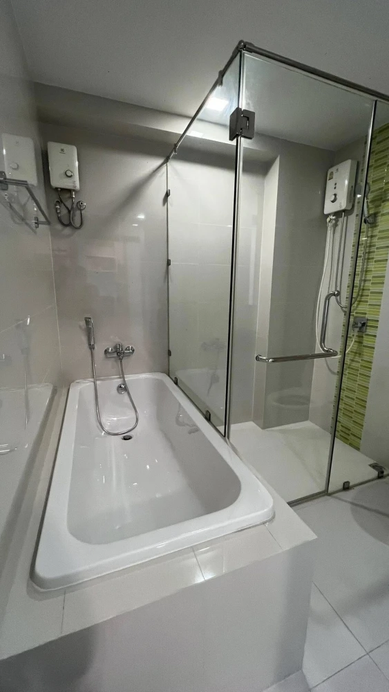 For rent Sonrisa condo, 2nd floor, garden view, very impressive common area, next to the sea, hurry and reserve now.