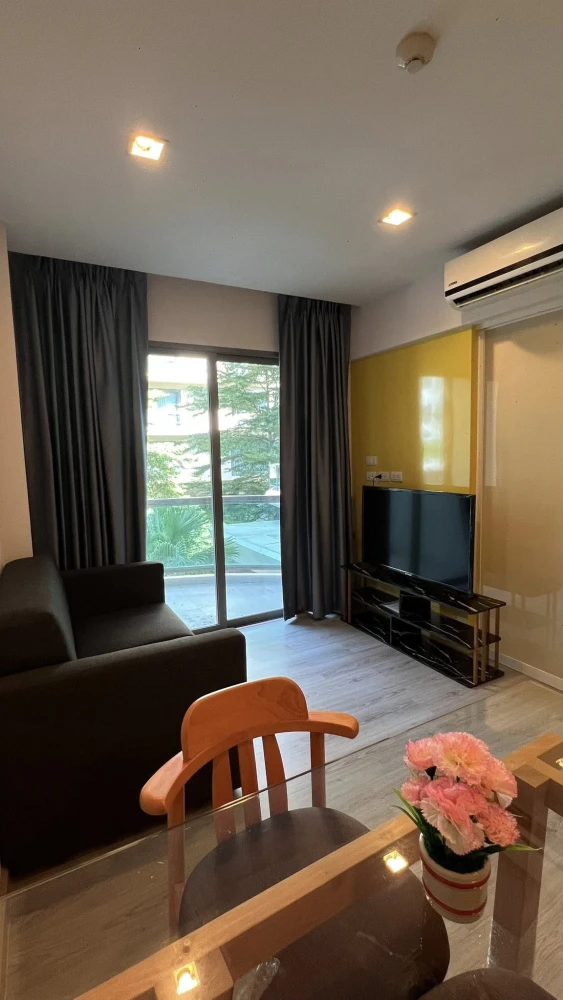 For rent Sonrisa condo, 2nd floor, garden view, very impressive common area, next to the sea, hurry and reserve now.