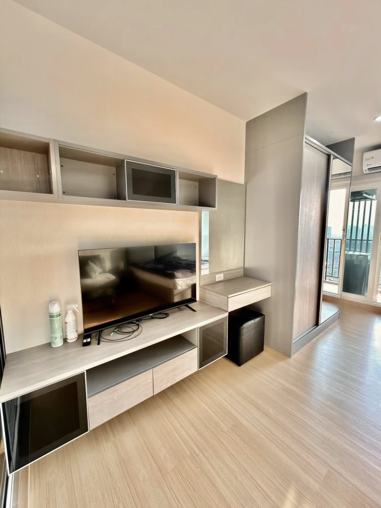 For rent: Supalai Veranda Ramkhamhaeng, Studio room, 27th floor, high floor with great view, fully furnished with appliances. Book now, don't wait!