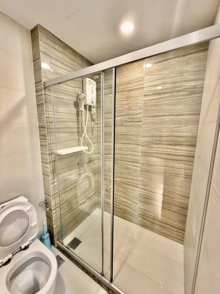 For rent: Supalai Veranda Ramkhamhaeng, Studio room, 27th floor, high floor with great view, fully furnished with appliances. Book now, don't wait!