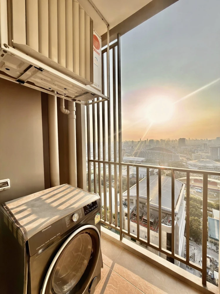 For rent: Supalai Veranda Ramkhamhaeng, Studio room, 27th floor, high floor with great view, fully furnished with appliances. Book now, don't wait!