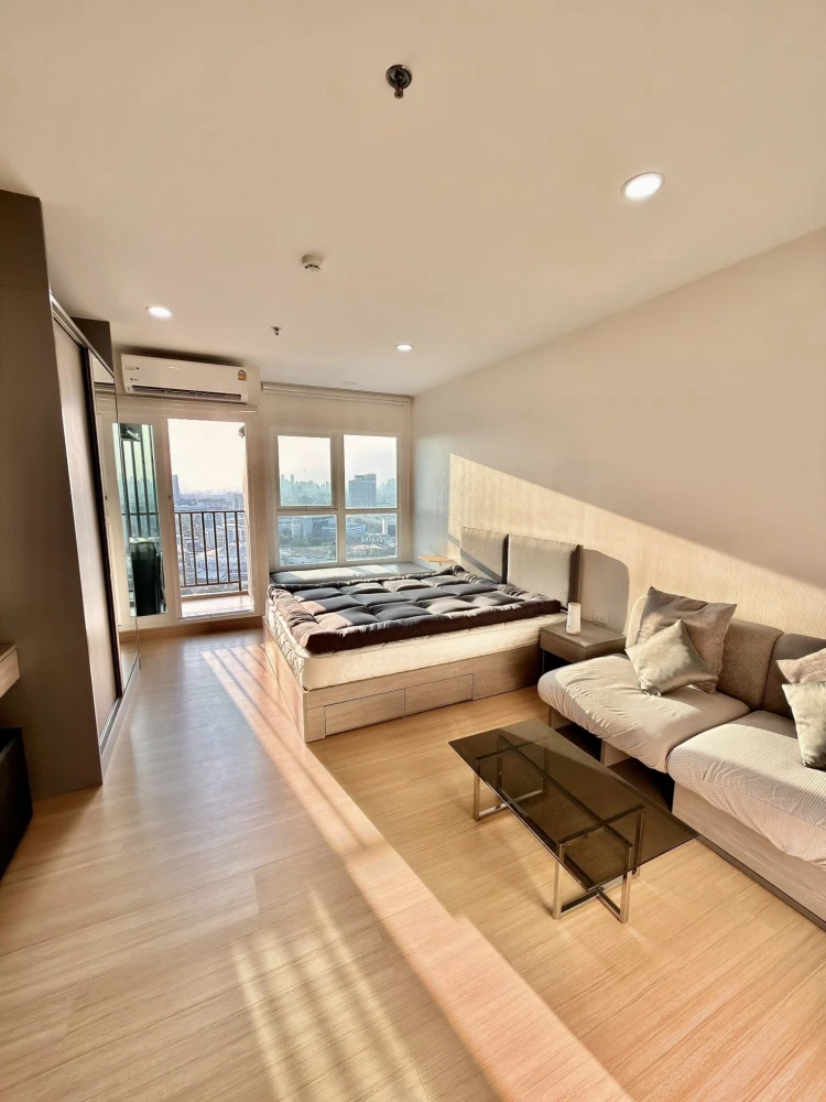 For rent: Supalai Veranda Ramkhamhaeng, Studio room, 27th floor, high floor with great view, fully furnished with appliances. Book now, don't wait!