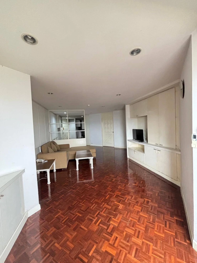 For rent Tai Ping Towers, spacious room, good usable space, with facilities, hurry to book now.