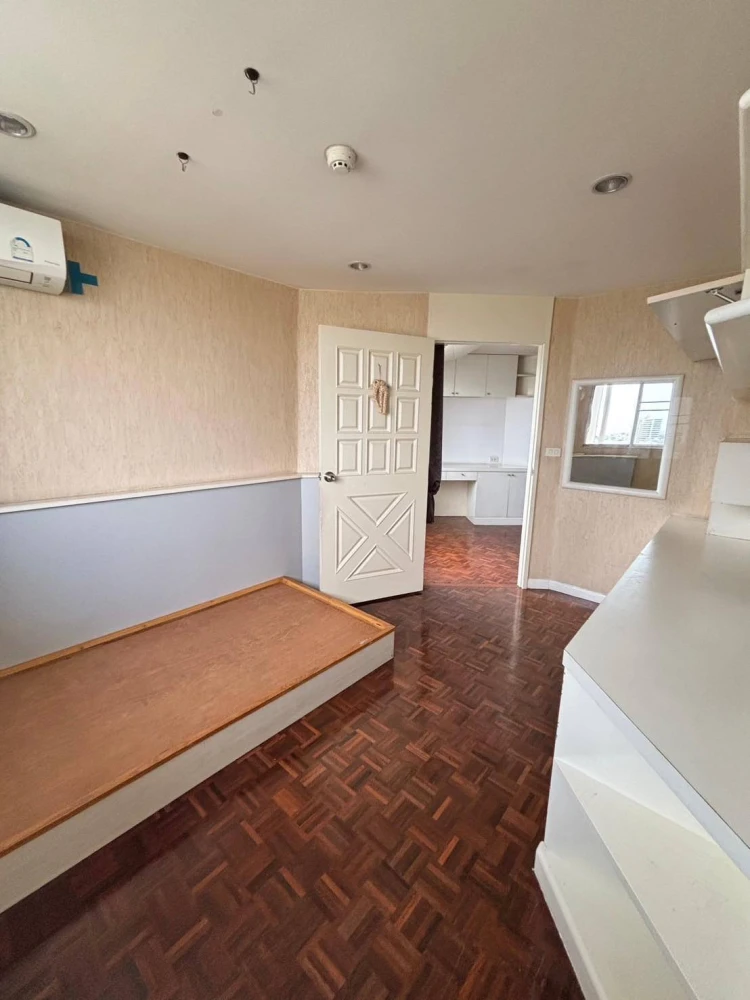 For rent Tai Ping Towers, spacious room, good usable space, with facilities, hurry to book now.