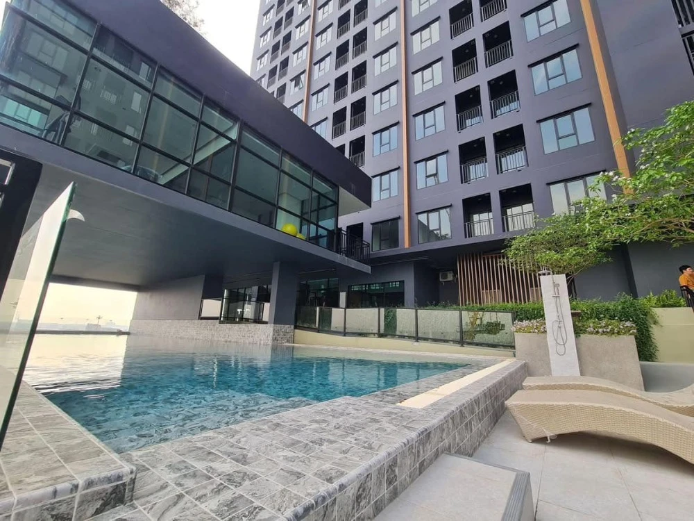 For rent Terra residence, separated into a bedroom and living room. I must say that you can't miss it.