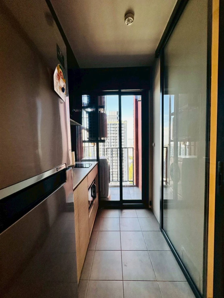 For rent The Base Garden Rama9, 30th floor, high view, comes with complete facilities, move in quickly