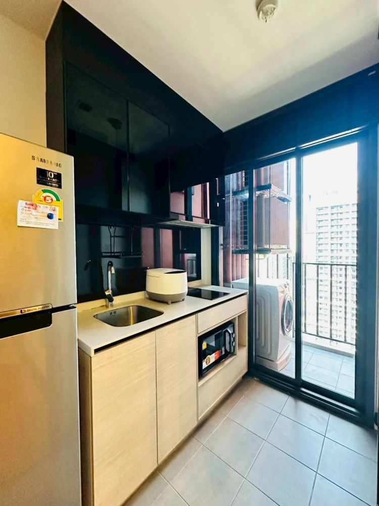 For rent The Base Garden Rama9, 30th floor, high view, comes with complete facilities, move in quickly