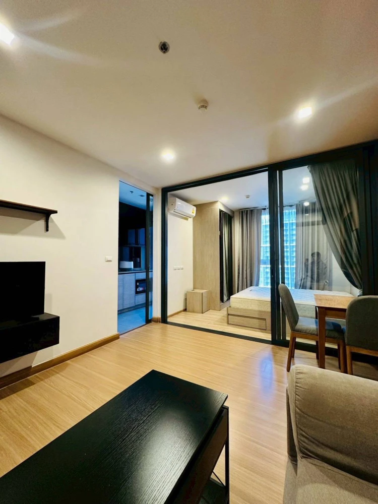 For rent The Base Garden Rama9, 30th floor, high view, comes with complete facilities, move in quickly
