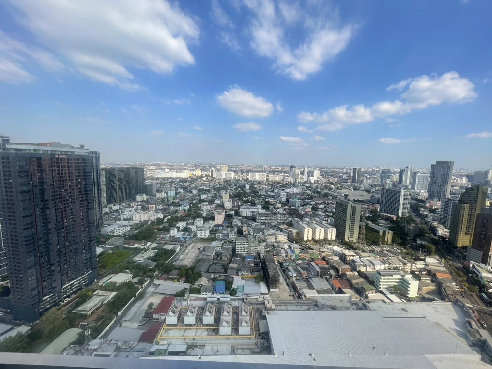 For rent The Crest Park Residences, fully furnished room, ready to move in, complete here, just come and move in, hurry up and reserve.