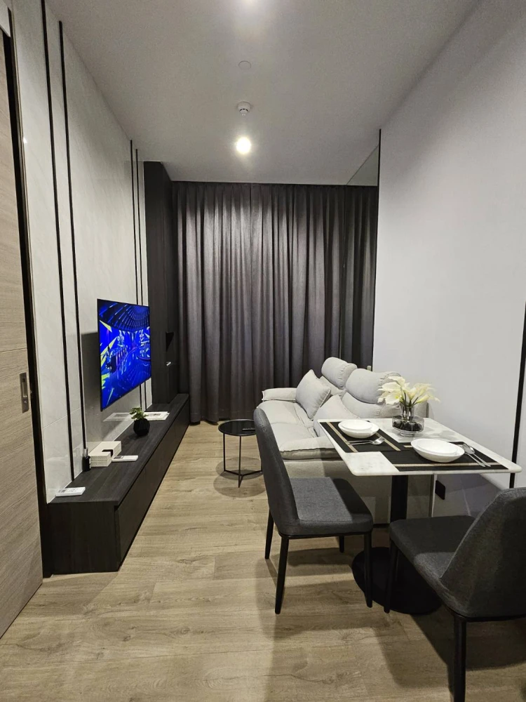 For rent The Crest Park Residences, fully furnished room, ready to move in, complete here, just come and move in, hurry up and reserve.
