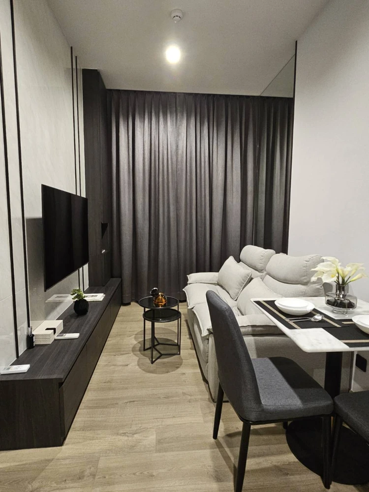 For rent The Crest Park Residences, fully furnished room, ready to move in, complete here, just come and move in, hurry up and reserve.