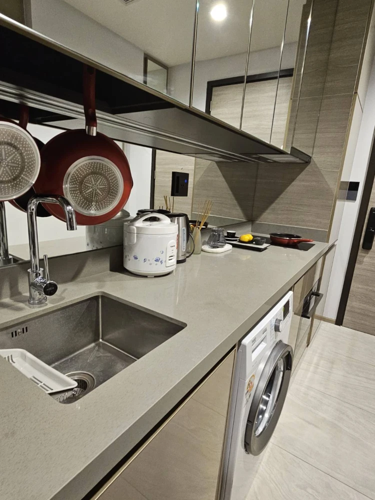 For rent The Crest Park Residences, fully furnished room, ready to move in, complete here, just come and move in, hurry up and reserve.