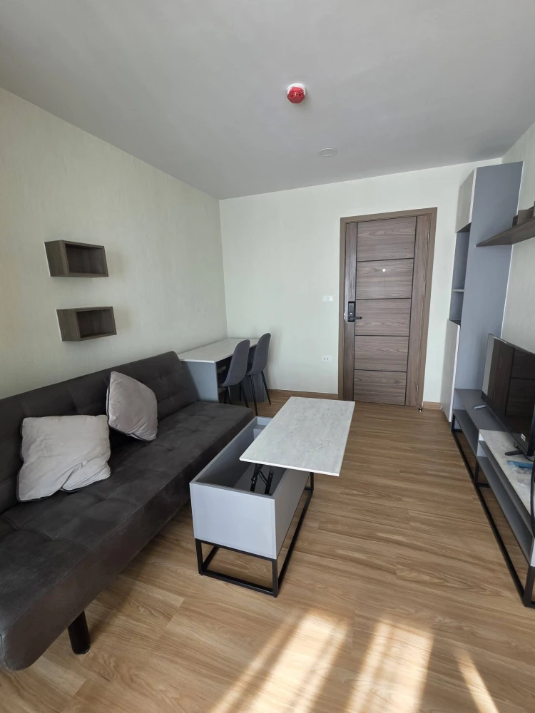 For rent: The Cube Loft Srinakarin - Theparak. A nice, well-partitioned room with separate zones. Don't miss out!