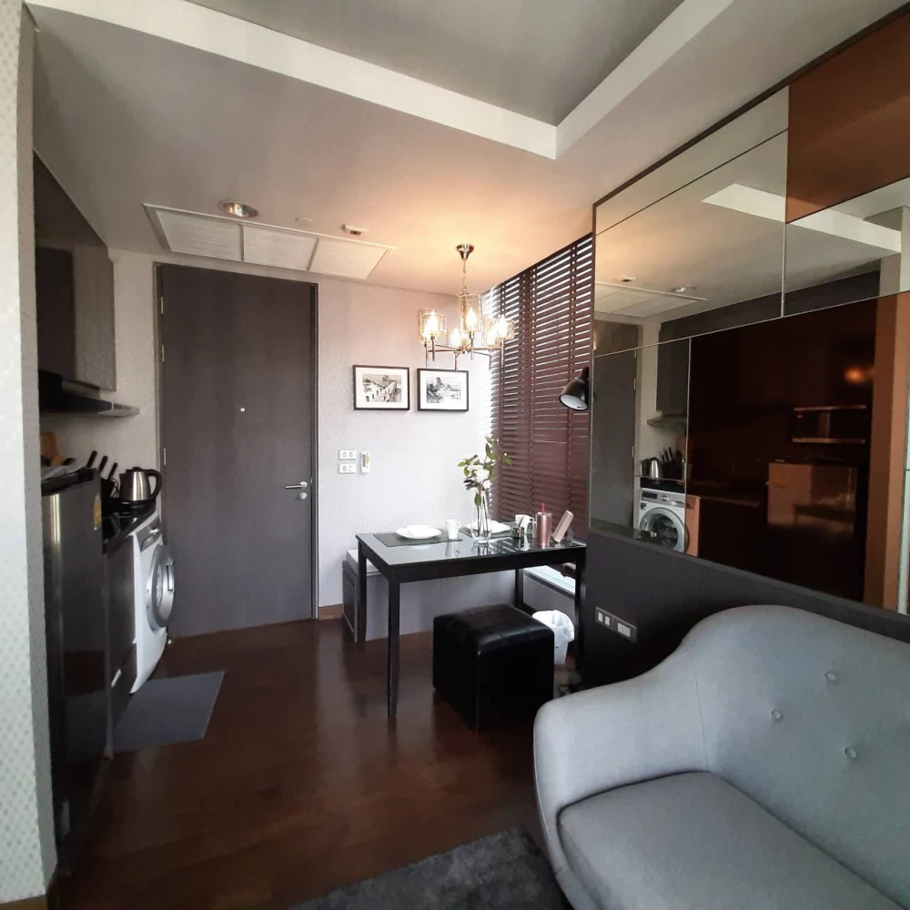 For rent The lumpini 24 ห้องพร้อมอยู่ แต่งครบจบที่นี่ ลากกระเป๋าใบเดียวเข้าอยู่ได้เลย อย่ารอช้า