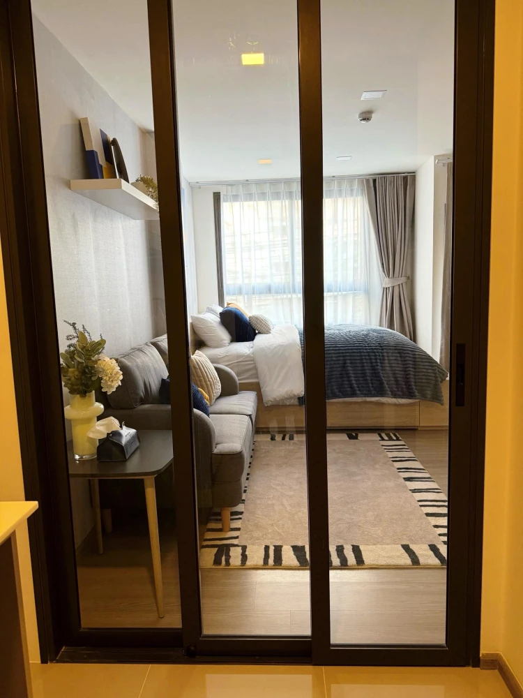 For rent The Muve Pradipat Built-in, complete with closed kitchen and mini walk-in closet, book now.