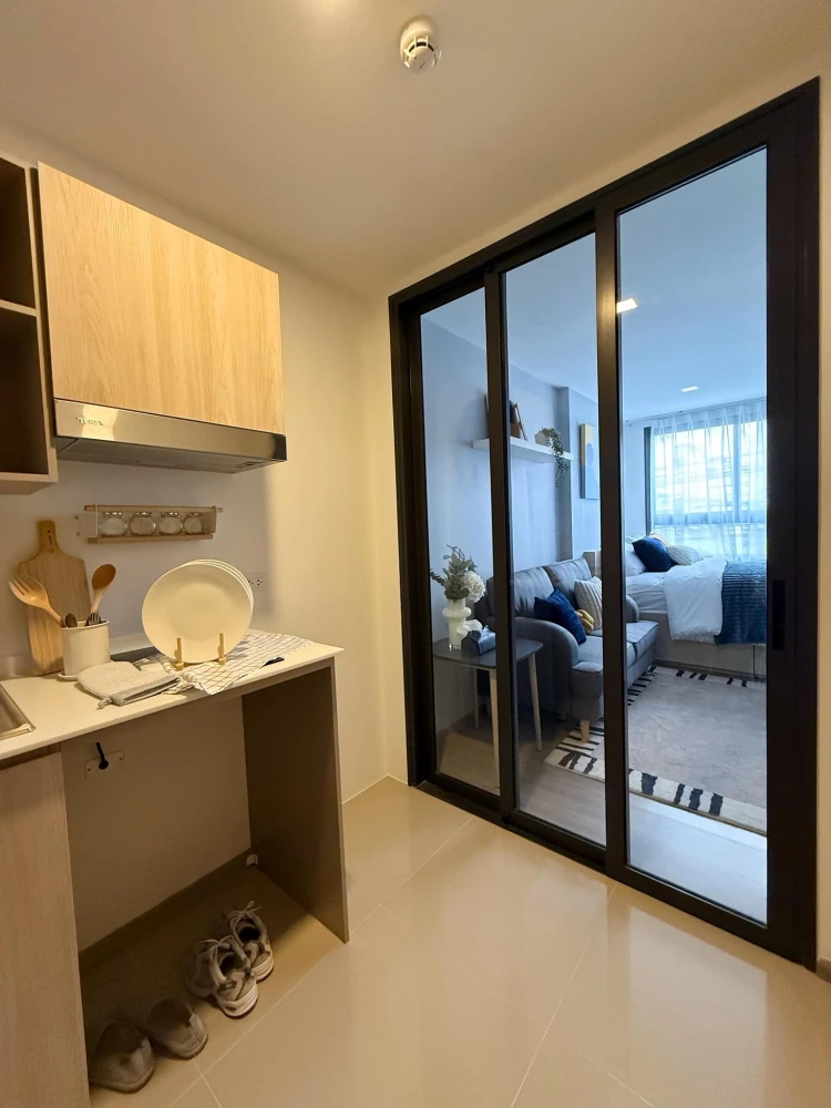 For rent The Muve Pradipat Built-in, complete with closed kitchen and mini walk-in closet, book now.