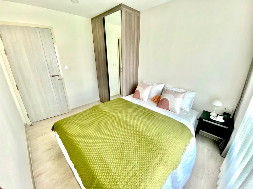 For Rent: The Origin Sukhumvit 105. Spacious and comfortable unit with ample living space. Fully furnished – everything you need is here. Book now, do
