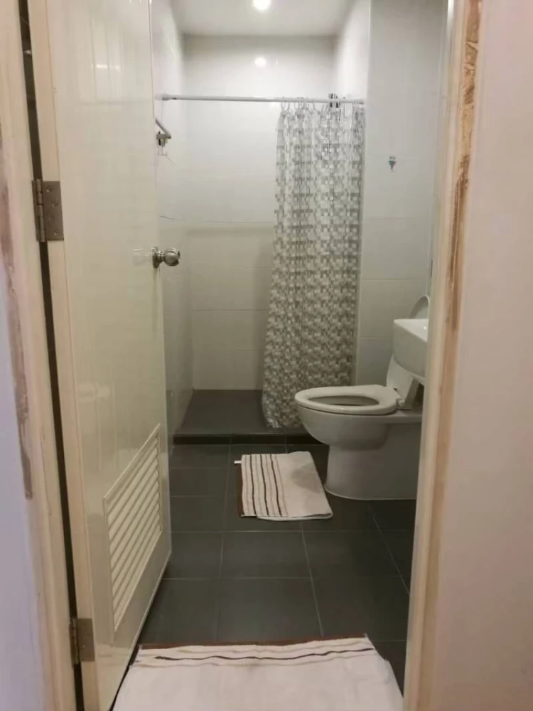 For rent The Paint Palette, spacious room, lots of usable space, reasonable price, book before you miss the opportunity.