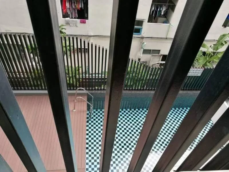 For rent The Paint Palette, spacious room, lots of usable space, reasonable price, book before you miss the opportunity.