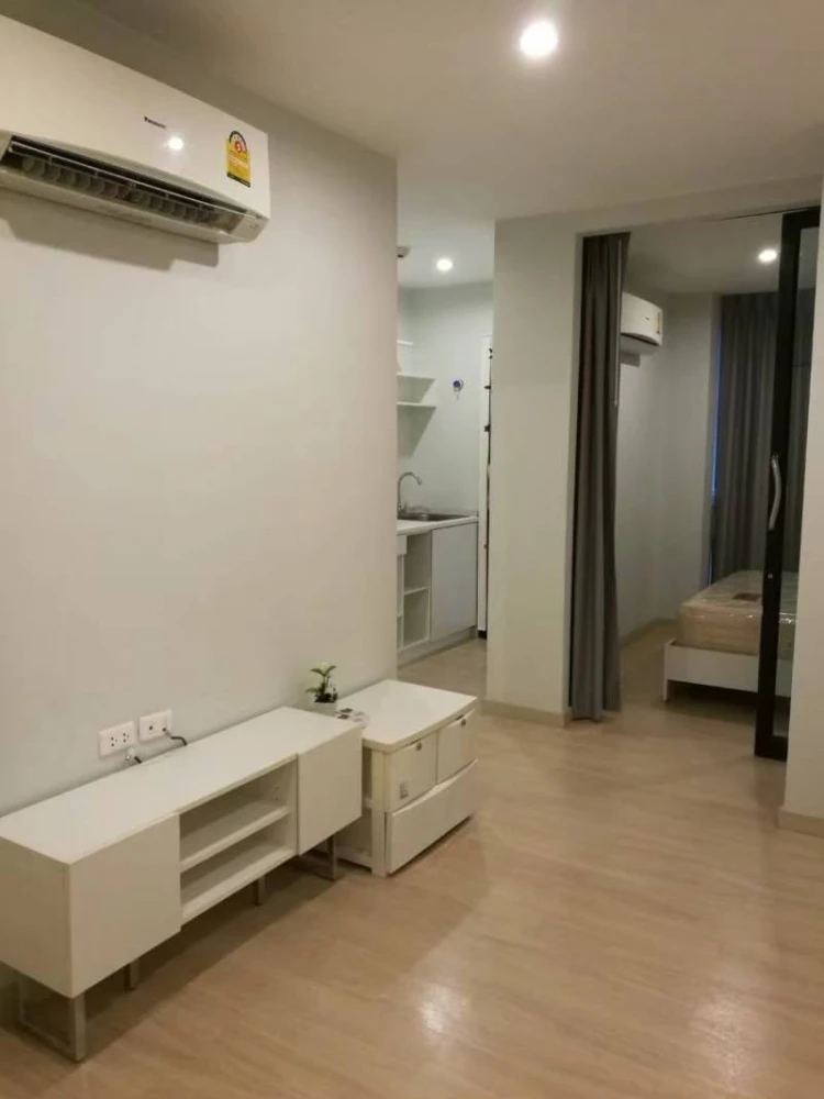 For rent The Paint Palette, spacious room, lots of usable space, reasonable price, book before you miss the opportunity.