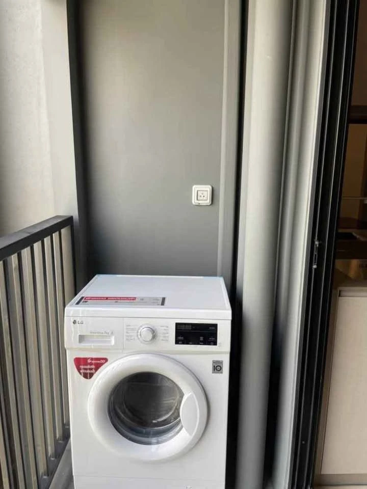 For sale rent The Privacy Thaphra, a room with a simple, soothing color tone, comfortable to live in, large wardrobe mirror, satisfying, book now.