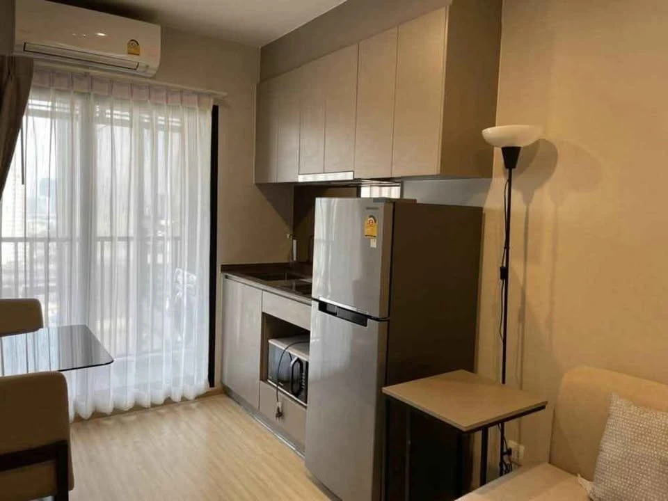 For sale rent The Privacy Thaphra, a room with a simple, soothing color tone, comfortable to live in, large wardrobe mirror, satisfying, book now.