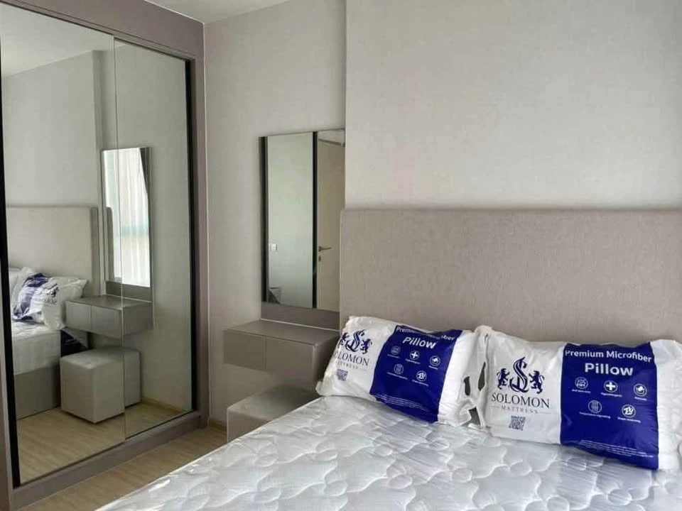 For sale rent The Privacy Thaphra, a room with a simple, soothing color tone, comfortable to live in, large wardrobe mirror, satisfying, book now.