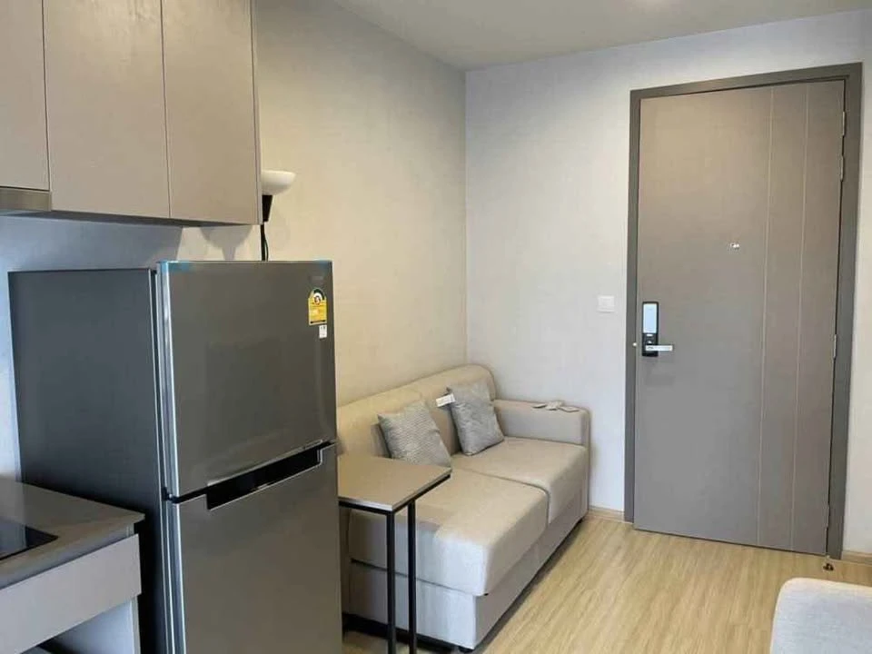 For sale rent The Privacy Thaphra, a room with a simple, soothing color tone, comfortable to live in, large wardrobe mirror, satisfying, book now.
