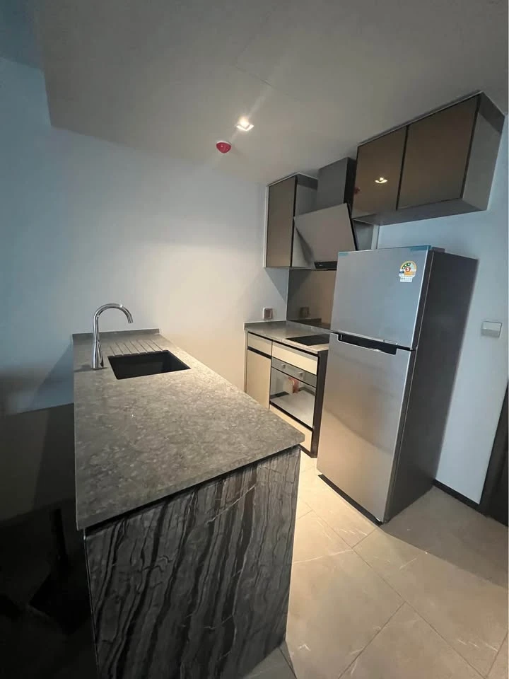 For rent The Reserve 61 Hideaway, a fully furnished room ready to move in, fully furnished, with electrical appliances. Come and reserve now.