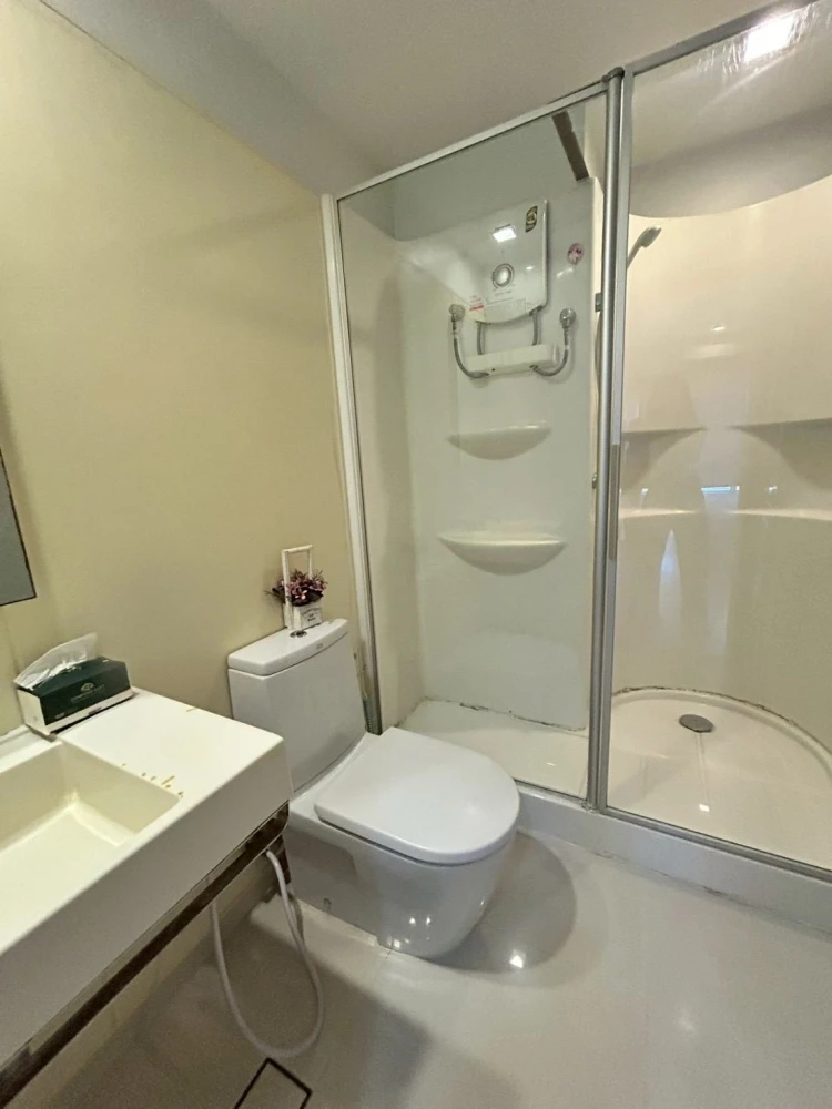 For rent: The Room Rathcada-Ladprao. Spacious room with efficient use of space at an affordable price. Don't miss out!