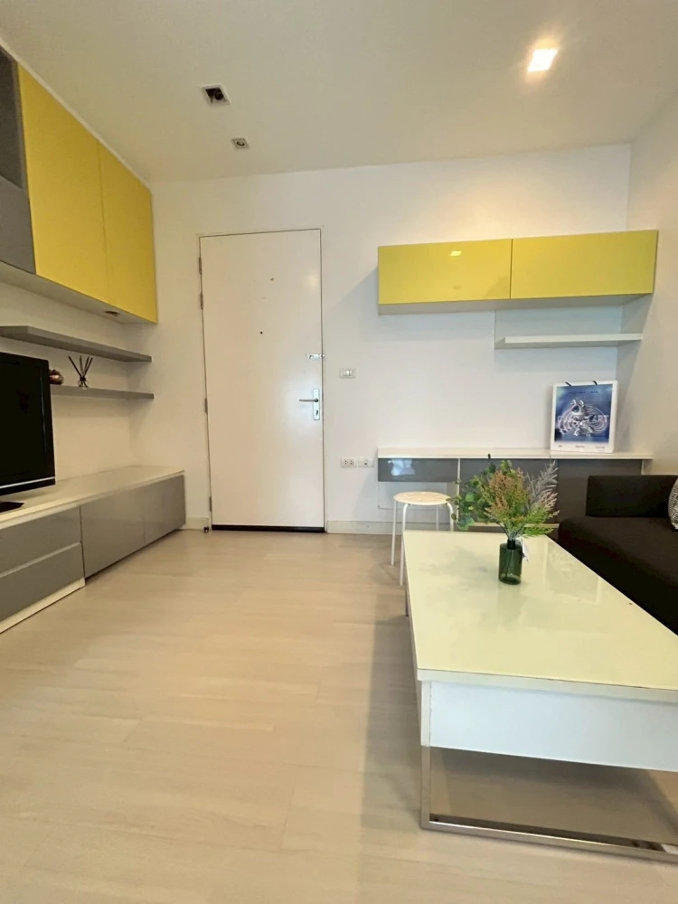 For rent: The Room Rathcada-Ladprao. Spacious room with efficient use of space at an affordable price. Don't miss out!