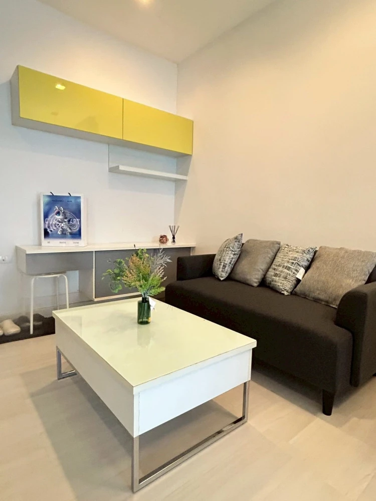 For rent: The Room Rathcada-Ladprao. Spacious room with efficient use of space at an affordable price. Don't miss out!
