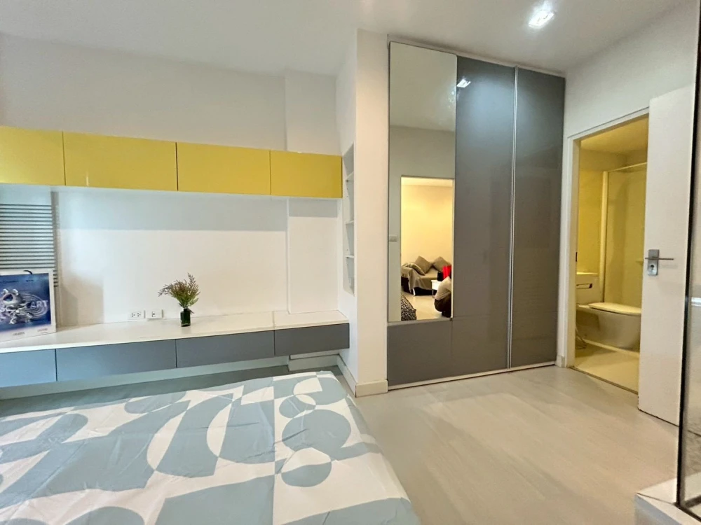 For rent: The Room Rathcada-Ladprao. Spacious room with efficient use of space at an affordable price. Don't miss out!