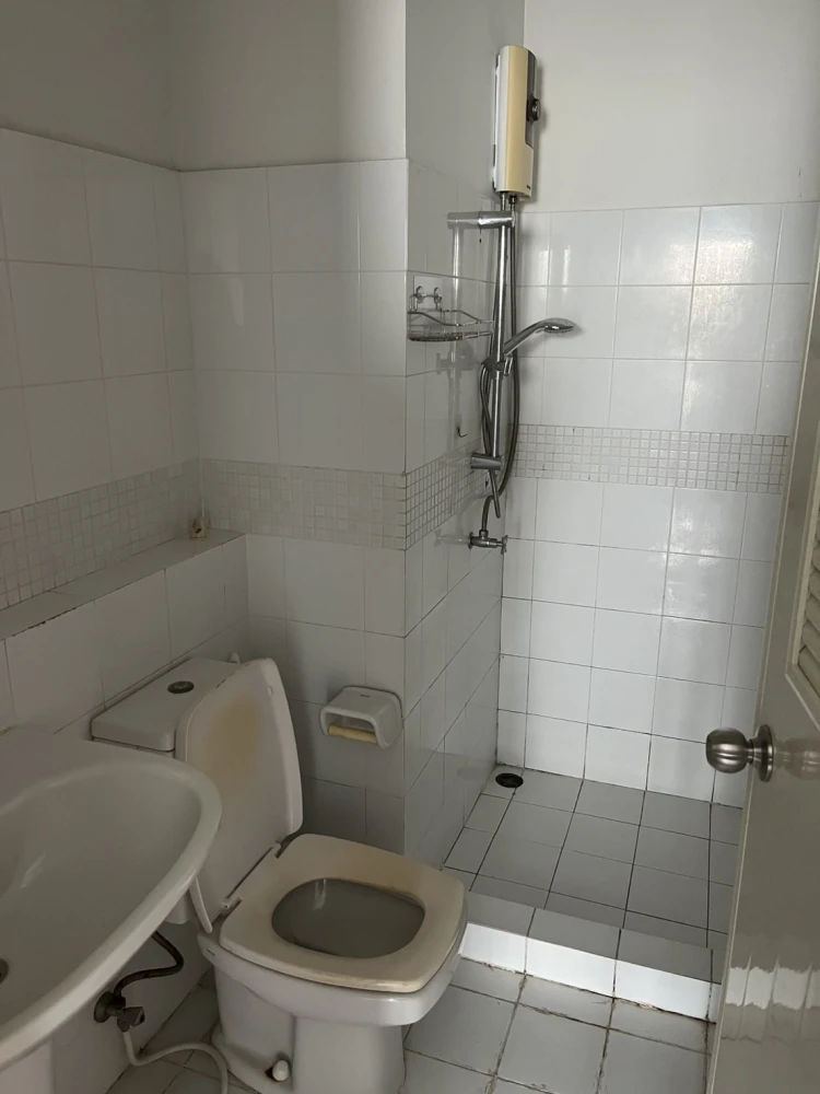 For rent The Seed Chaengwatthana, a well-separated room, a great price, you can't miss it.