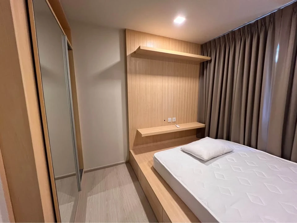 For rent: The Tree Dindeang Ratchaprarop. The room is not hot, faces north, is near the elevator, and has low foot traffic, offering privacy. Moving i