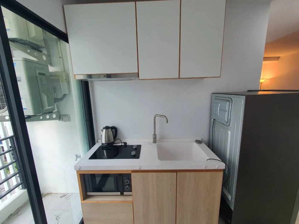 For rent V condo salaya, corner room with privacy, convenient and complete here. Come and book today.