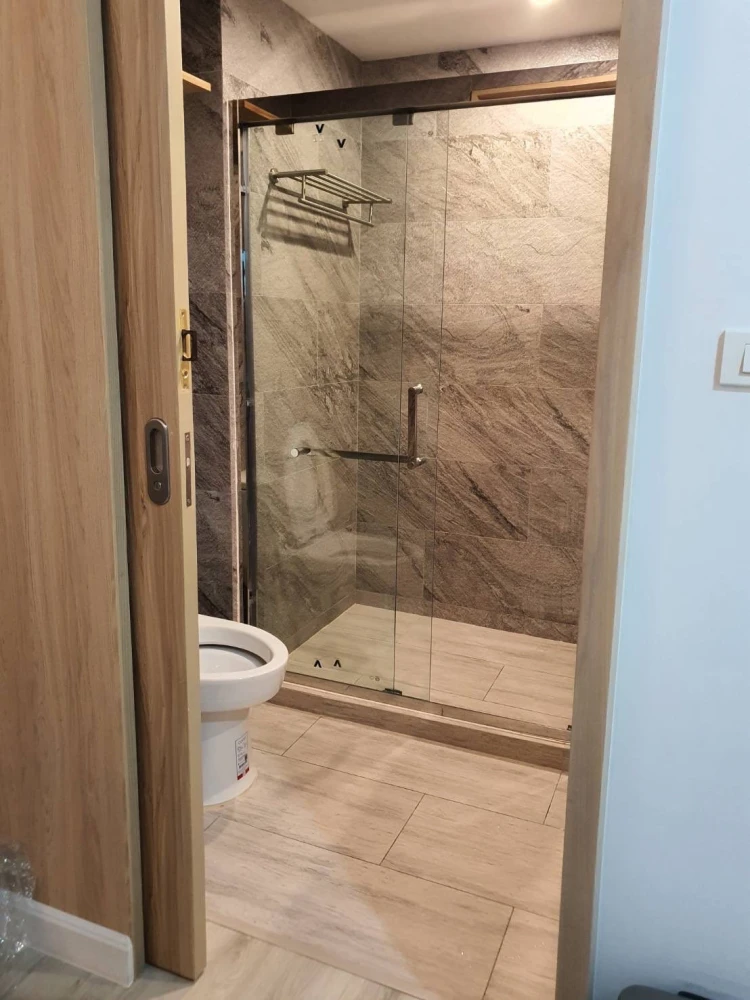 For rent V condo salaya, corner room with privacy, convenient and complete here. Come and book today.